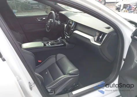 2024 Volvo S60 Recharge Plug-In Hybrid T8 Plus Black Edition z USA, uszkodzony, nr VIN 7JRH60FHXRG316428